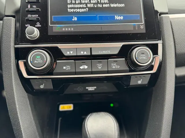 Honda Civic 1.5 i-VTEC Elegance Facelift. 2020 Benzine 33