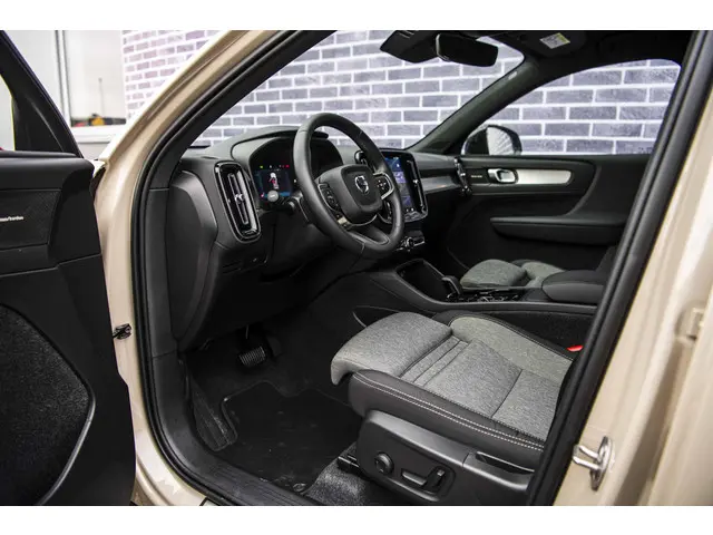 Volvo XC40 2.0 B4 Plus Dark 2025 Benzine 17