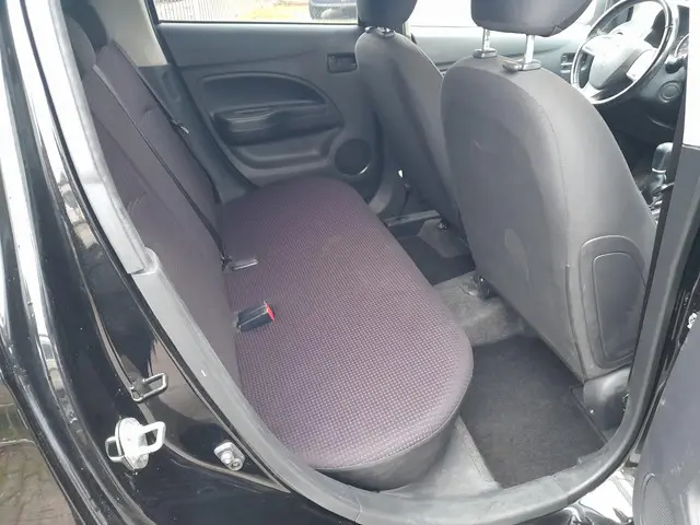 Mitsubishi Space Star 1.0 Intense 2013 Benzine 9