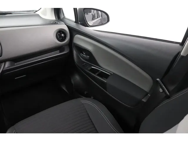 Toyota Yaris 1.5 Hybrid Dynamic 2020 Hybride Benzine 17