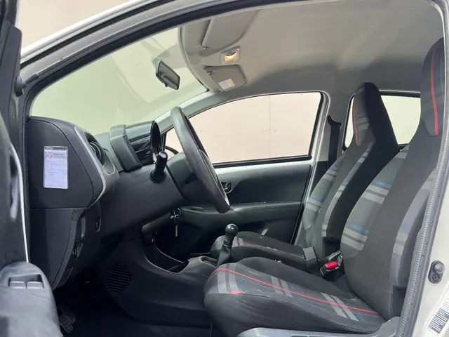 Peugeot 108 1.0 e-VTi Airco & NWE APK 02-2026 2015 Benzine 7