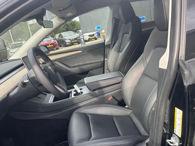 Tesla Model Y Performance AWD 75 kWh 2022 Elektrisch 16