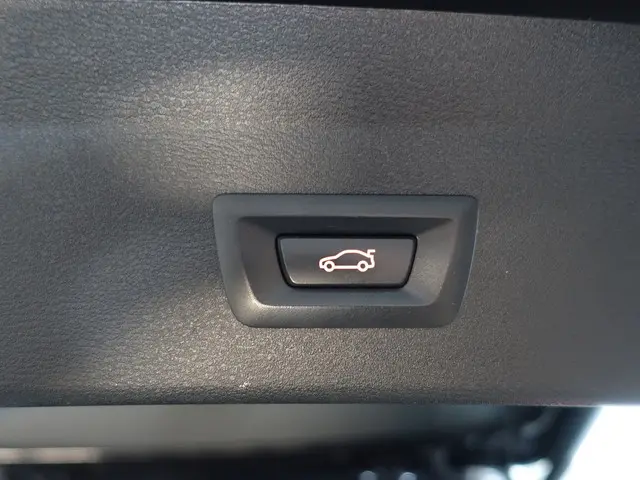 BMW X1 sDrive18i M Sport Aut- 2016 Benzine 32