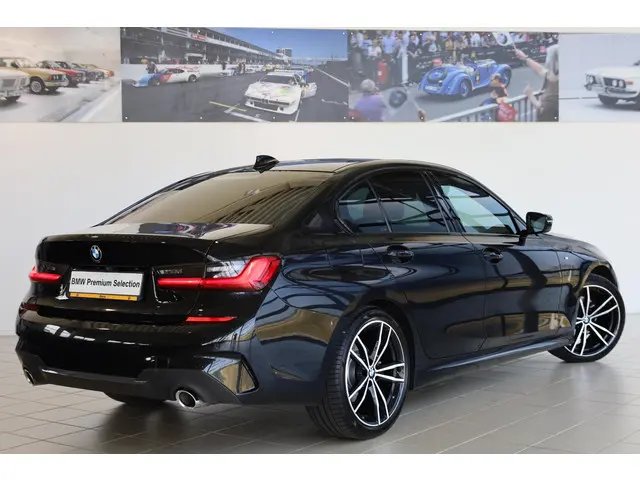 BMW 3 Serie Sedan 320i 2019 Benzine 2