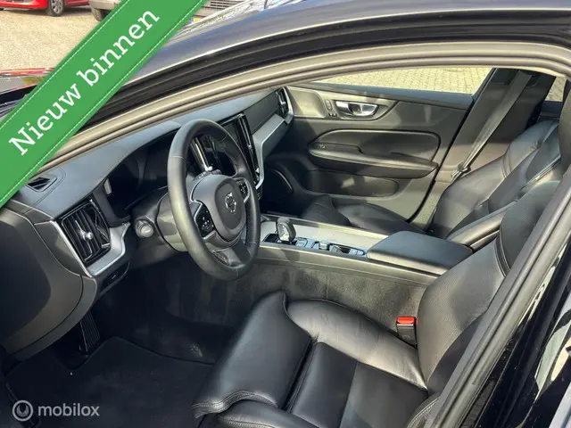 Volvo V60 2.0 B4 Ultimate Dark | 1e eigenaar 2022 Benzine 8