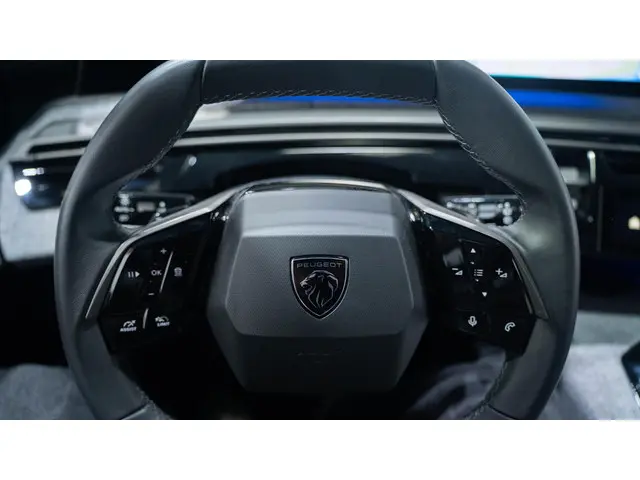 Peugeot 5008 1.2 PureTech Allure 2024 Benzine 23