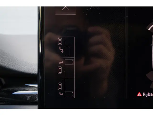 Audi A4 Avant 45 TFSI quattro edition one 2020 Benzine 31