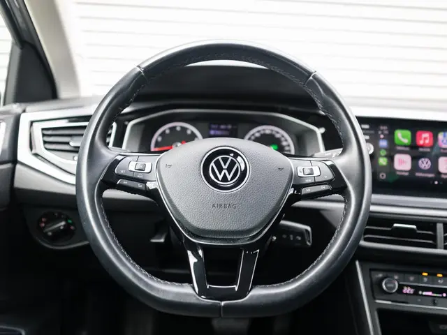Volkswagen Polo 1.0 TSI Highline Business R 2021 Benzine 35