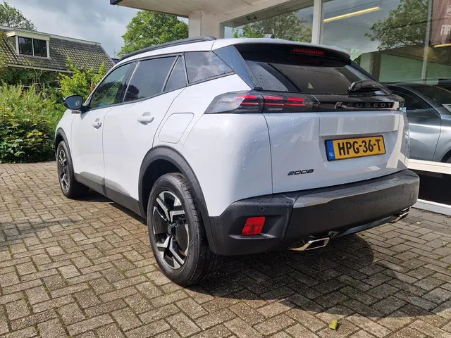 Peugeot 2008 1.2T Automaat 130pk Allure 2024 Benzine 25