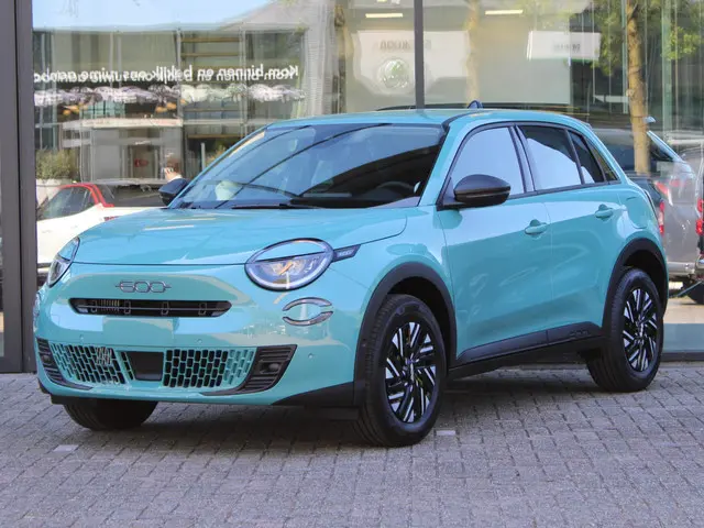 Fiat 600 1.2 Hybrid Urban 2025 Benzine 4