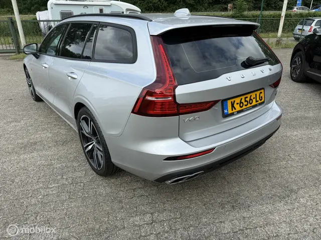 Volvo V60 2.0 B3 R-Design 2021 2021 Benzine 3