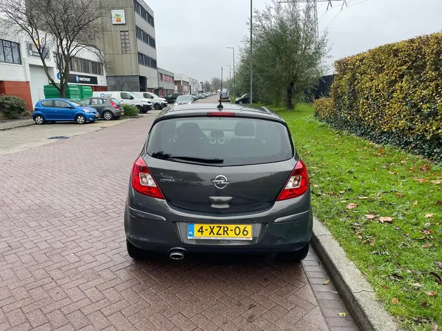 Opel Corsa 1.4-16V BlitZ 2014 Benzine 8