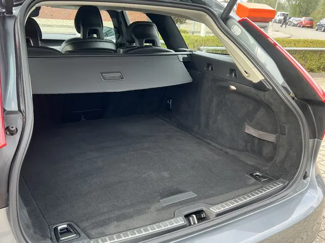 Volvo V90 2.0 D4 190 pk Momentum 2017 Diesel 36