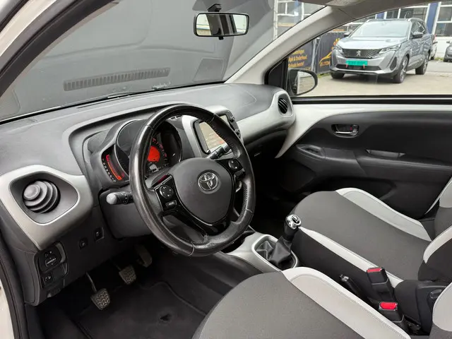 Toyota Aygo 1.0 VVT-i x-wave|Camera 2017 Benzine 28