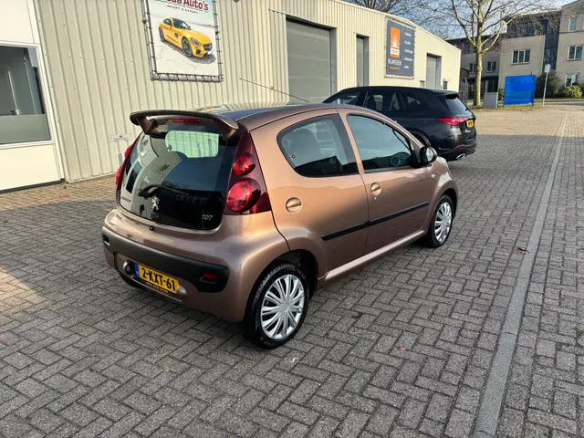 Peugeot 107 GERSEVEERD 2013 Benzine 2