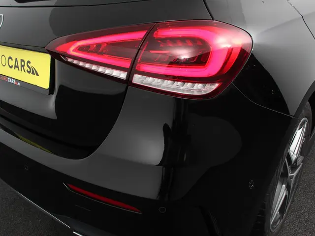 Mercedes-Benz A-Klasse 200 AMG Line 2022 Benzine 32