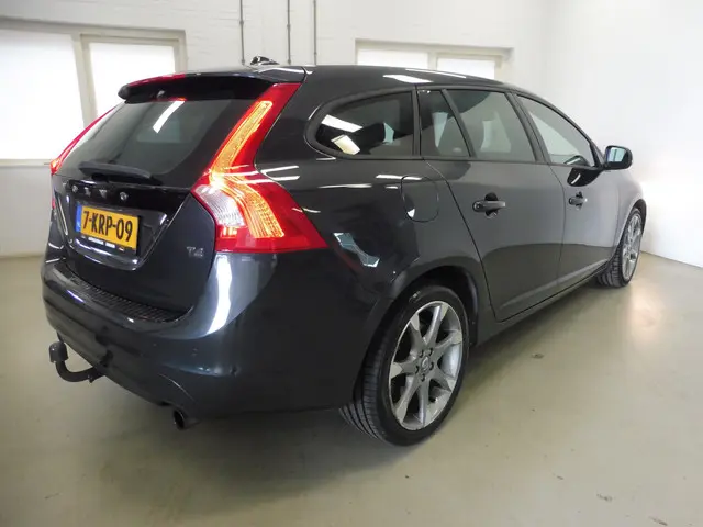 Volvo V60 1.6 T4 Kinetic 2013 Benzine 2