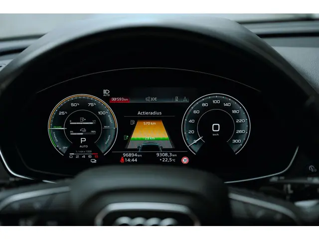 Audi Q5 50 TFSI e S edition 2021 Hybride Benzine 14