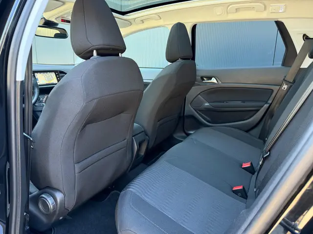 Peugeot 308 SW 1.2 PureTech Blue Lion 2017 Benzine 12