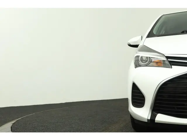 Toyota Yaris 1.5 Hybrid Aspiration 2015 Hybride Benzine 35
