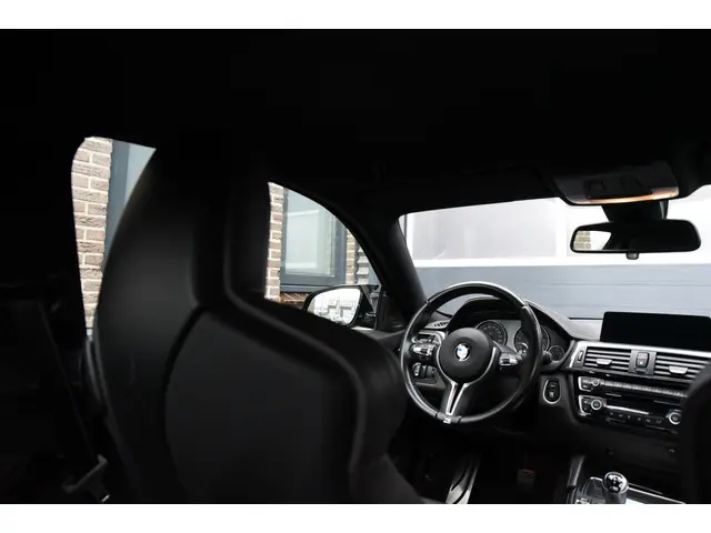 BMW M4 4-serie Coupé Competition 2017 Benzine 44