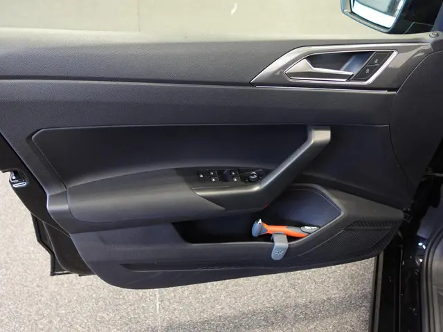 Volkswagen Polo 1.0 TSI Highline DSG-7 Aut. 2021 Benzine 10