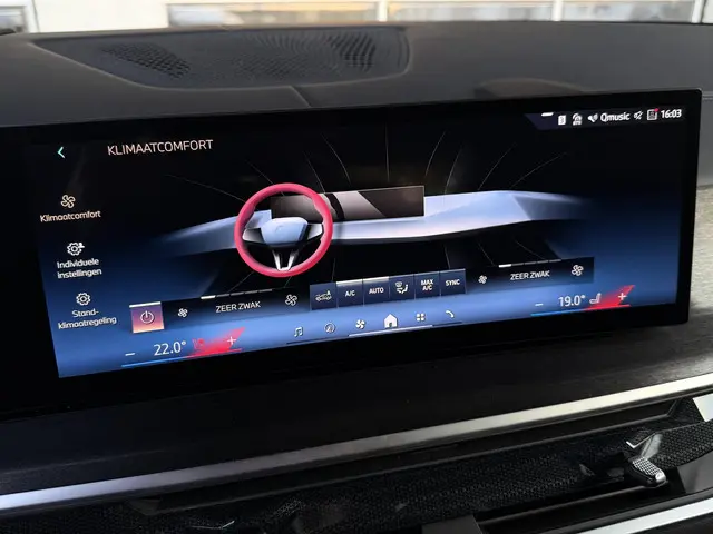 BMW X5 xDrive50e M SPORT 2023 Hybride Benzine 25