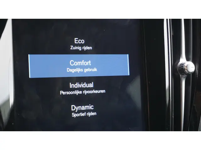 Volvo V60 2.0 T5 250pk R-Design 2019 Benzine 21