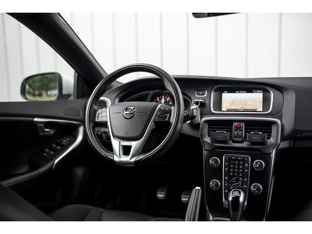 Volvo V40 T3 Benzine R-Design 2017 Benzine 13