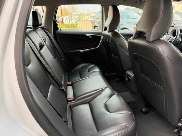 Volvo XC60 2.0 D4 FWD SUMMUM 2017 Diesel 15