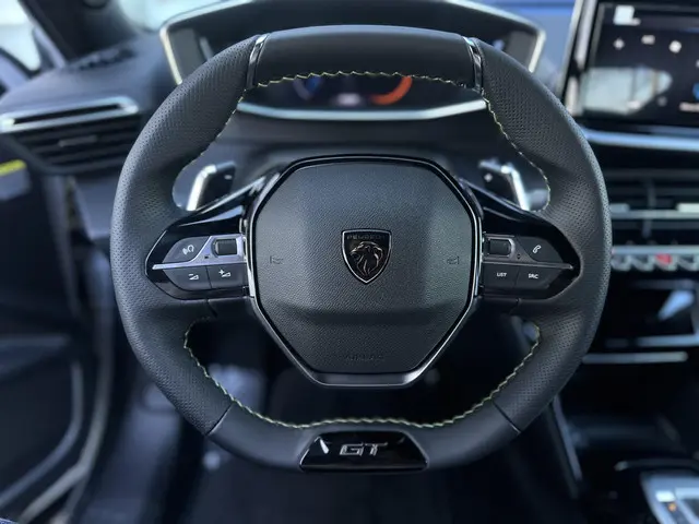 Peugeot 2008 1.2 Hybrid 145 GT 2026 Hybride Benzine 30