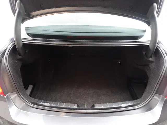 BMW 3 Serie 320i High Executive Aut- 2012 Benzine 31