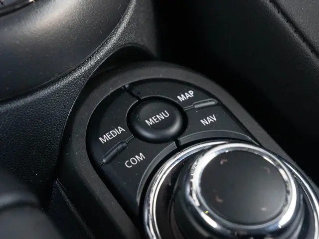 MINI 3-Deurs Cooper Aut. 2023 Benzine 24