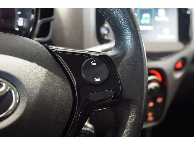 Toyota Aygo 1.0 VVT-i x-play limited 2019 Benzine 27