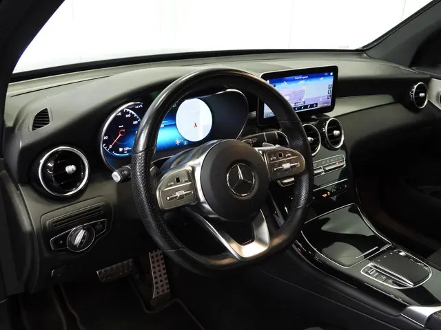 Mercedes-Benz GLC 300e 4MATIC AMG 2021 Hybride Benzine 4