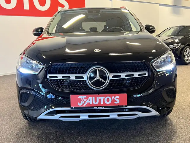 Mercedes-Benz GLA 180 2021 Benzine 8