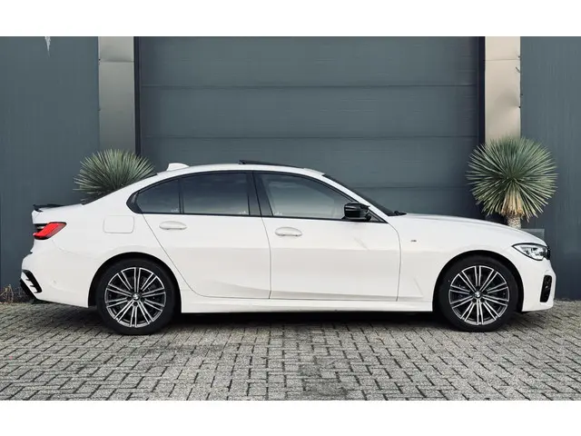 BMW 3 Serie 330e High Executive 2020 Hybride Benzine 22