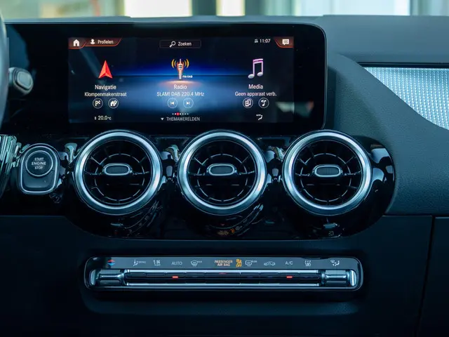 Mercedes-Benz GLA 250 e 2021 Hybride Benzine 12