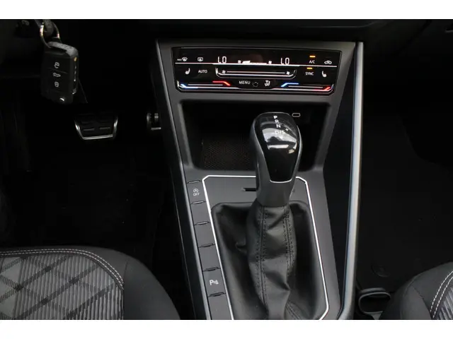 Volkswagen Polo 1.0 TSI R-Line 2024 Benzine 19