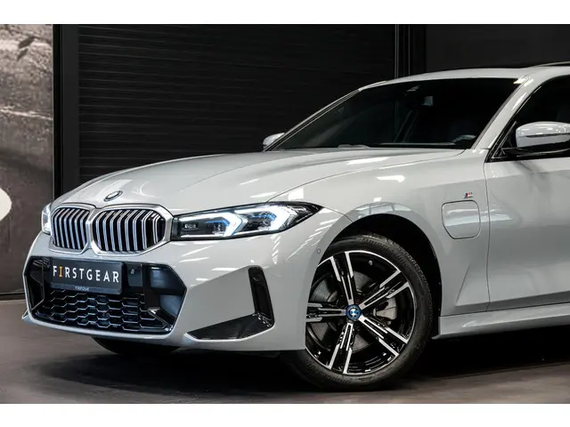 BMW 3 Serie 330e 2024 Hybride Benzine 4