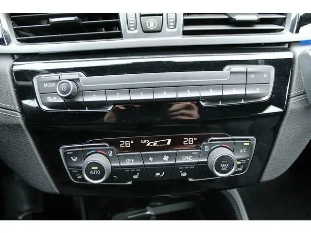 BMW X1 sDrive20i VDL Nedcar Edition 2020 2020 Benzine 14