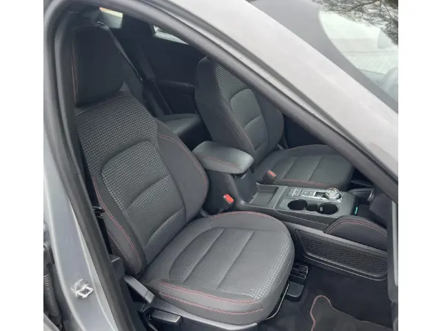 Ford Kuga 2.5 PHEV ST-Line 2024 Hybride Benzine 23