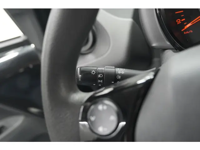 Peugeot 108 1.0 e-VTi Active 2022 Benzine 32