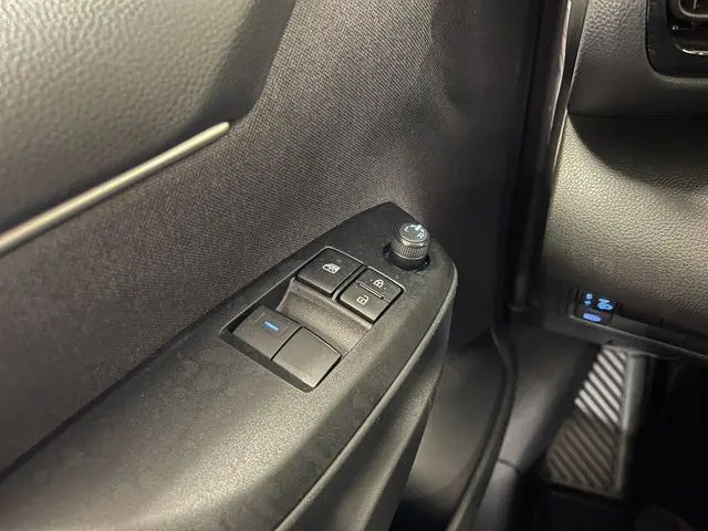 Toyota Yaris 1.5 Hybrid Active 2023 Hybride Benzine 24