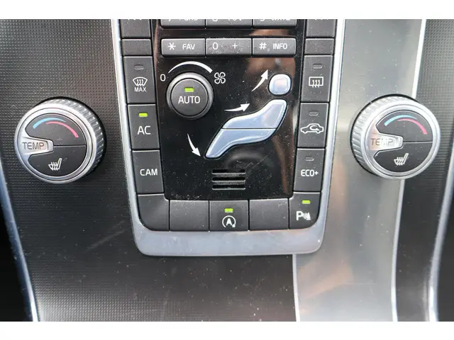 Volvo S60 2.0 D4 R-Design 2015 Diesel 34