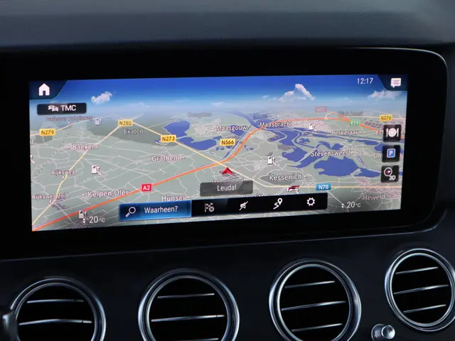 Mercedes-Benz E-Klasse 300 e 2020 Hybride Benzine 25