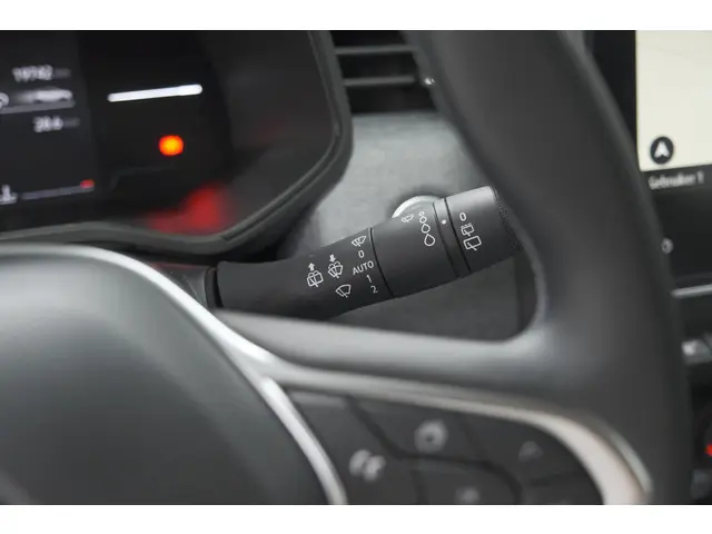 Renault Clio TCe 90 Evolution 2024 Benzine 38