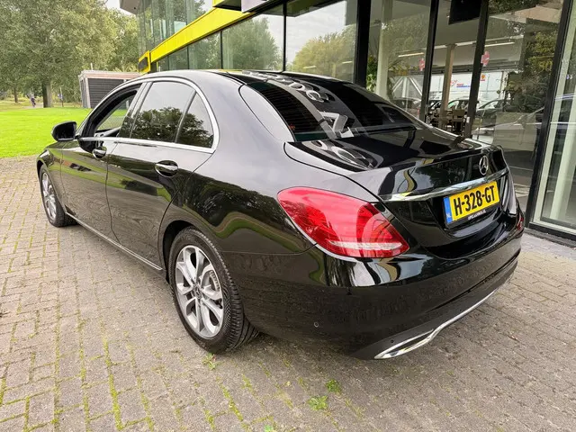 Mercedes-Benz C-Klasse 180 Premium Plus 2017 Benzine 3