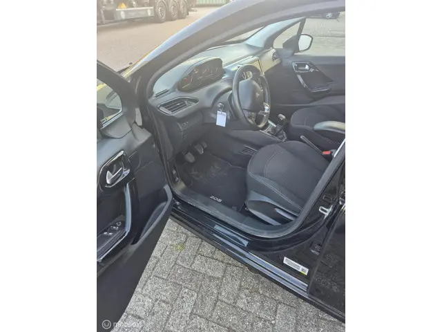 Peugeot 208 1.2 PureTech Allure 2017 Benzine 11