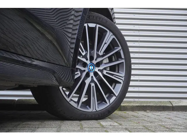 BMW X1 xDrive25e 2025 Hybride Benzine 10